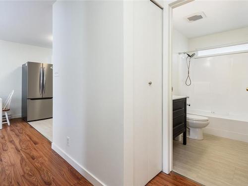 6-1535 Dingwall Rd, Courtenay, BC - Indoor Photo Showing Bathroom