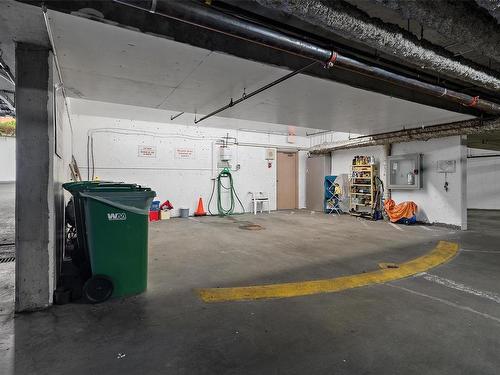 400-636 Montreal St, Victoria, BC - Indoor Photo Showing Garage