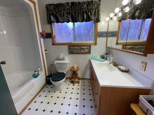 111 Northshore Road, Dryden, ON - Indoor Photo Showing Bathroom