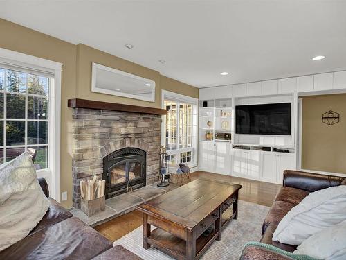 282 Mount Baldy Road, Thunder Bay, ON - Indoor Photo Showing Living Room With Fireplace