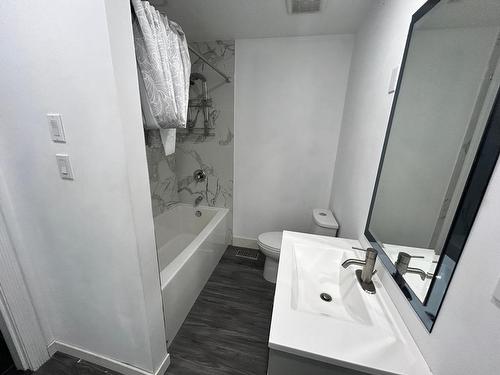 2371 Tranquille Rd, Kamloops, BC - Indoor Photo Showing Bathroom