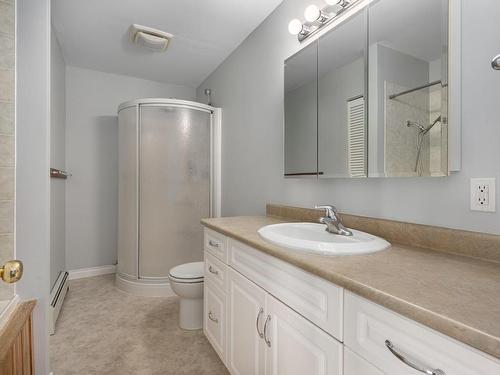 1429 Soues Street, Clinton, BC - Indoor Photo Showing Bathroom