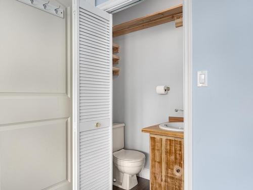 1429 Soues Street, Clinton, BC - Indoor Photo Showing Bathroom