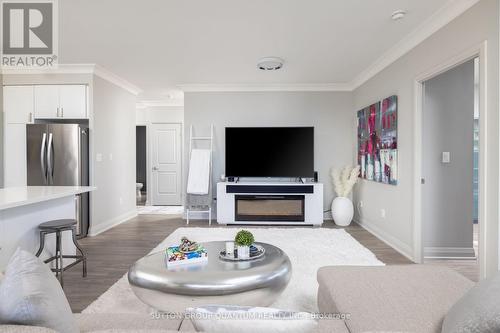 Lph03 - 400 Adelaide Street E, Toronto, ON - Indoor Photo Showing Living Room