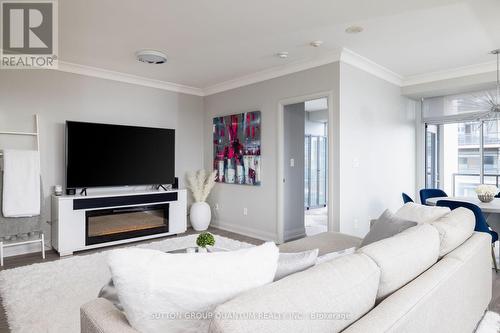 Lph03 - 400 Adelaide Street E, Toronto, ON - Indoor Photo Showing Living Room