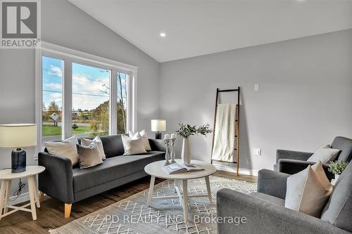 644 Skyline Road, Smith-Ennismore-Lakefield, ON - Indoor Photo Showing Living Room