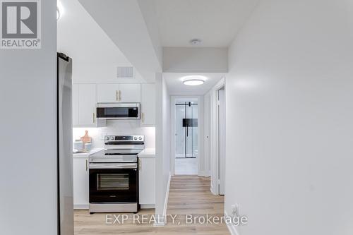 204 - 39 Kimbercroft Court, Toronto, ON - Indoor Photo Showing Kitchen