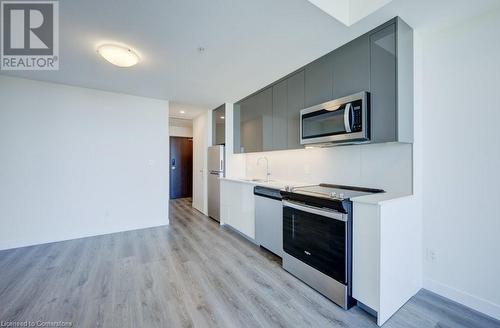 60 Frederick Street Unit# 1805, Kitchener, ON - Indoor Photo Showing Kitchen