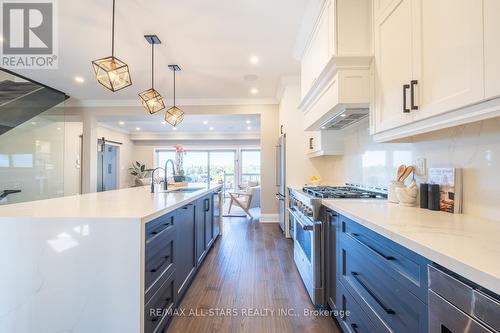 22 Mitchell Avenue, Whitchurch-Stouffville, ON - Indoor Photo Showing Kitchen With Upgraded Kitchen