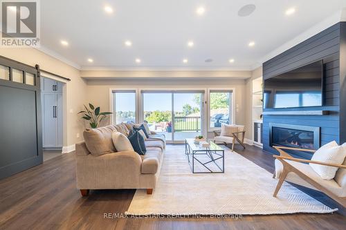 22 Mitchell Avenue, Whitchurch-Stouffville, ON - Indoor Photo Showing Living Room With Fireplace