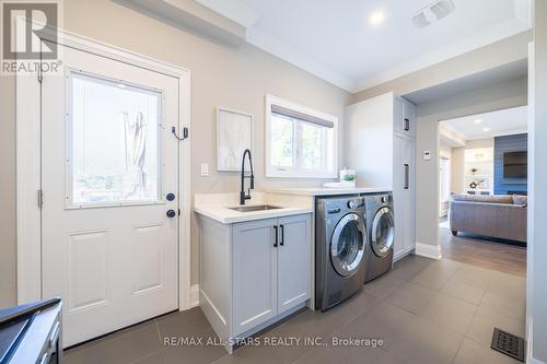 22 Mitchell Avenue, Whitchurch-Stouffville, ON - Indoor Photo Showing Laundry Room