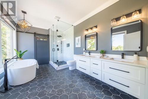 22 Mitchell Avenue, Whitchurch-Stouffville, ON - Indoor Photo Showing Bathroom