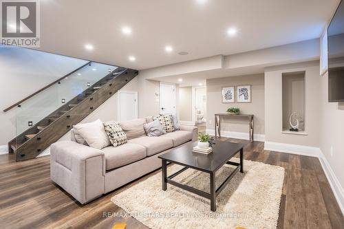 22 Mitchell Avenue, Whitchurch-Stouffville, ON - Indoor Photo Showing Living Room