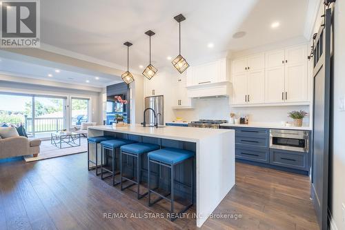 22 Mitchell Avenue, Whitchurch-Stouffville, ON - Indoor Photo Showing Kitchen With Upgraded Kitchen