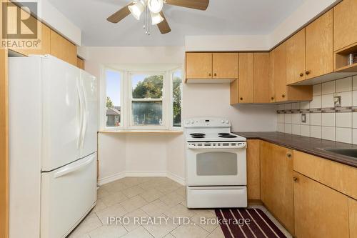 14 Tindale Road, Brampton, ON - Indoor Photo Showing Kitchen