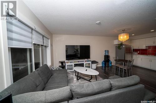 49B 5635 Aerodrome Road, Regina, SK - Indoor Photo Showing Living Room