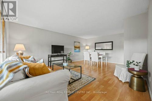 14 Avra Court, Guelph, ON - Indoor Photo Showing Living Room