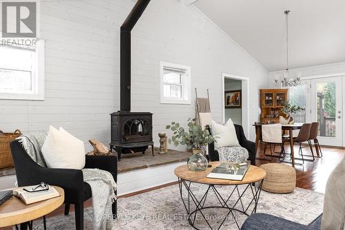 1165 Walker Lake Drive, Huntsville, ON - Indoor Photo Showing Living Room