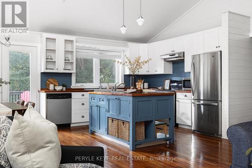 1165 Walker Lake Drive, Huntsville, ON - Indoor Photo Showing Kitchen