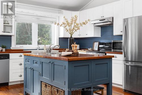 1165 Walker Lake Drive, Huntsville, ON - Indoor Photo Showing Kitchen