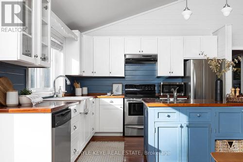 1165 Walker Lake Drive, Huntsville, ON - Indoor Photo Showing Kitchen