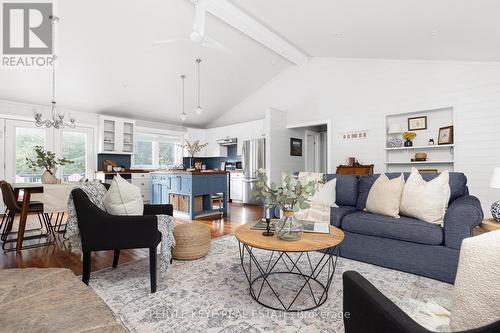 1165 Walker Lake Drive, Huntsville, ON - Indoor Photo Showing Living Room