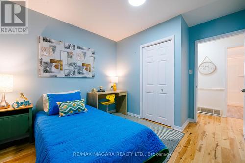 10 Dixie Avenue, Niagara-On-The-Lake, ON - Indoor Photo Showing Bedroom