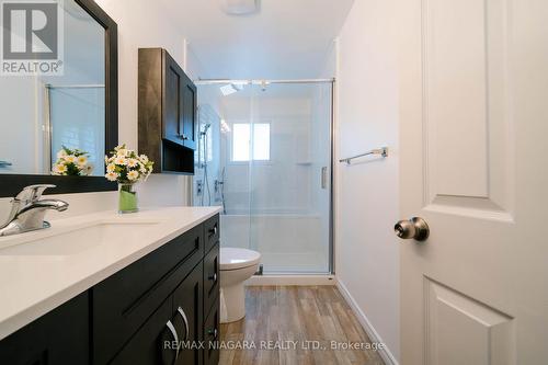 10 Dixie Avenue, Niagara-On-The-Lake, ON - Indoor Photo Showing Bathroom