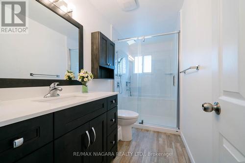 10 Dixie Avenue, Niagara-On-The-Lake, ON - Indoor Photo Showing Bathroom