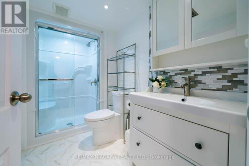 10 Dixie Avenue, Niagara-On-The-Lake, ON - Indoor Photo Showing Bathroom