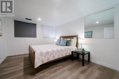 10 Dixie Avenue, Niagara-On-The-Lake, ON - Indoor Photo Showing Bedroom