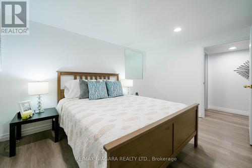 10 Dixie Avenue, Niagara-On-The-Lake, ON - Indoor Photo Showing Bedroom