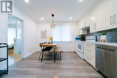 10 Dixie Avenue, Niagara-On-The-Lake, ON - Indoor Photo Showing Kitchen