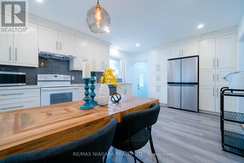 10 Dixie Avenue, Niagara-On-The-Lake, ON - Indoor Photo Showing Kitchen