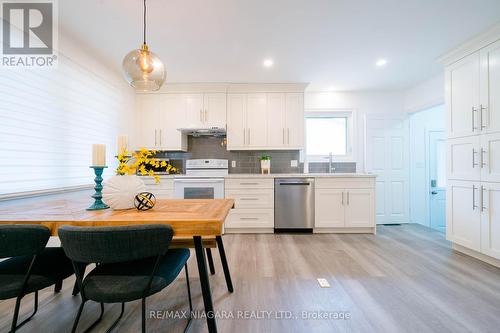 10 Dixie Avenue, Niagara-On-The-Lake, ON - Indoor Photo Showing Kitchen