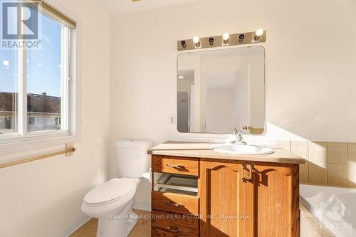 12 Fairpark Drive, Ottawa, ON - Indoor Photo Showing Bathroom