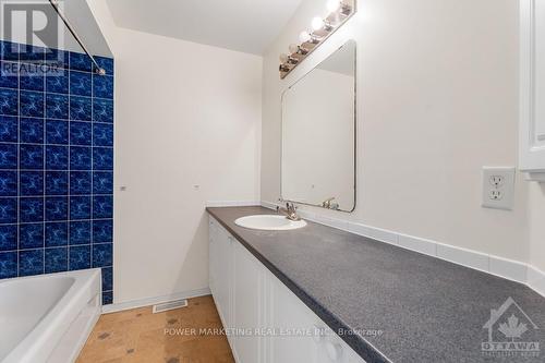 12 Fairpark Drive, Ottawa, ON - Indoor Photo Showing Bathroom