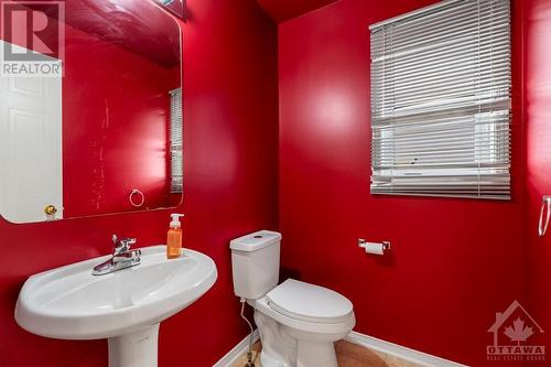 12 Fairpark Drive, Nepean, ON - Indoor Photo Showing Bathroom