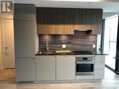 3202 - 161 Roehampton Avenue, Toronto, ON - Indoor Photo Showing Kitchen