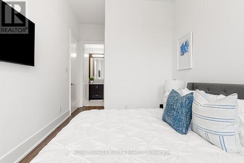 112 - 25 Adra Grado Way, Toronto, ON - Indoor Photo Showing Bedroom