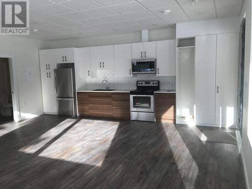 617 Harold Street, Slocan, BC - Indoor Photo Showing Kitchen