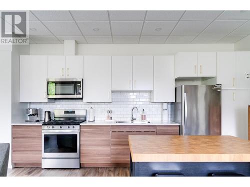 617 Harold Street, Slocan, BC - Indoor Photo Showing Kitchen With Upgraded Kitchen