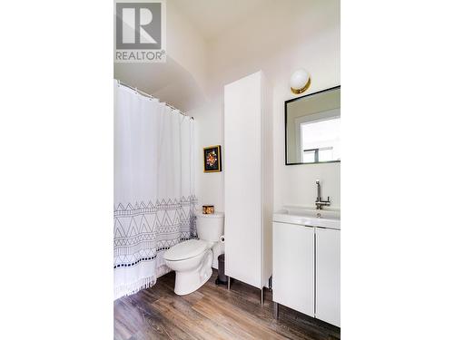 617 Harold Street, Slocan, BC - Indoor Photo Showing Bathroom