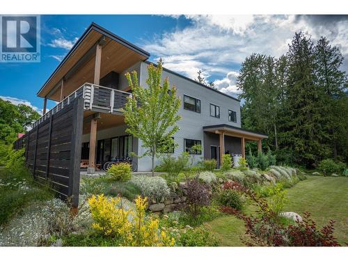 617 Harold Street, Slocan, BC - Outdoor