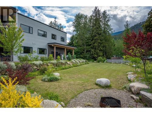 617 Harold Street, Slocan, BC - Outdoor