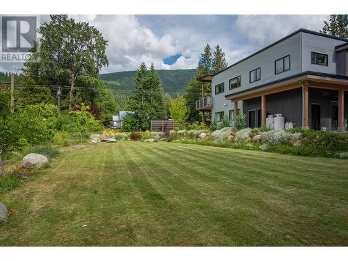 617 Harold Street, Slocan, BC - Outdoor