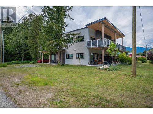 617 Harold Street, Slocan, BC - Outdoor