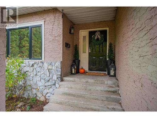 402 Beresford  Crescent, Castlegar, BC - Outdoor