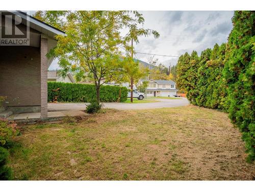 402 Beresford  Crescent, Castlegar, BC - Outdoor