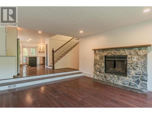 402 Beresford  Crescent, Castlegar, BC - Indoor Photo Showing Living Room With Fireplace